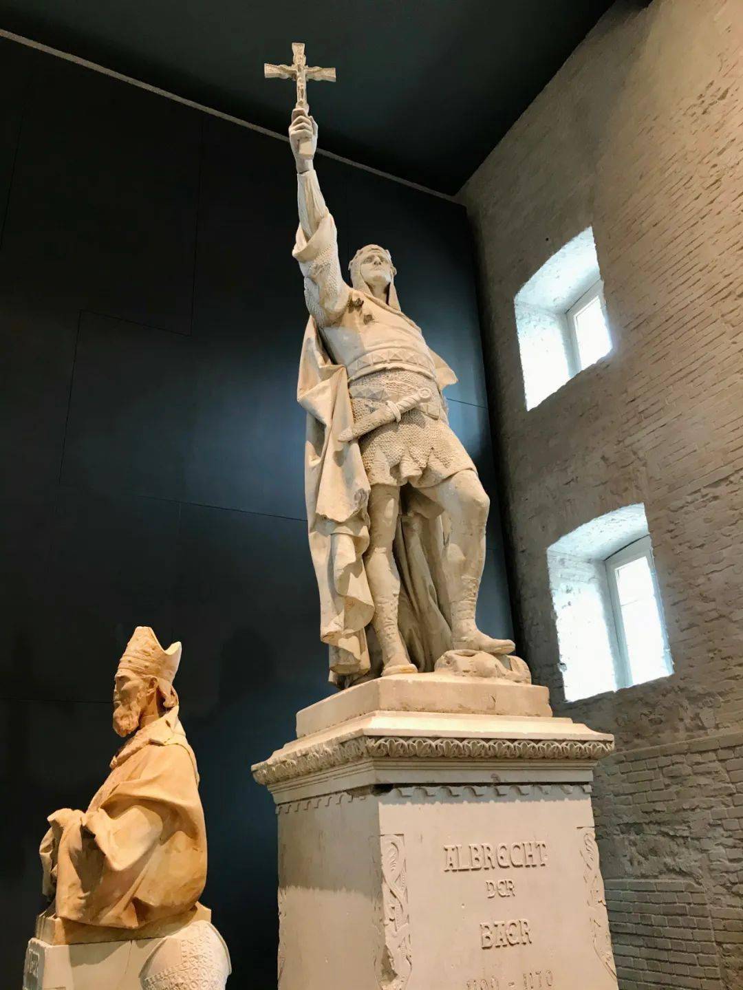 俾斯麦|俾斯麦雕像的去与留:“历史有好有坏像人一样,并非所有争议之物都必须消失”