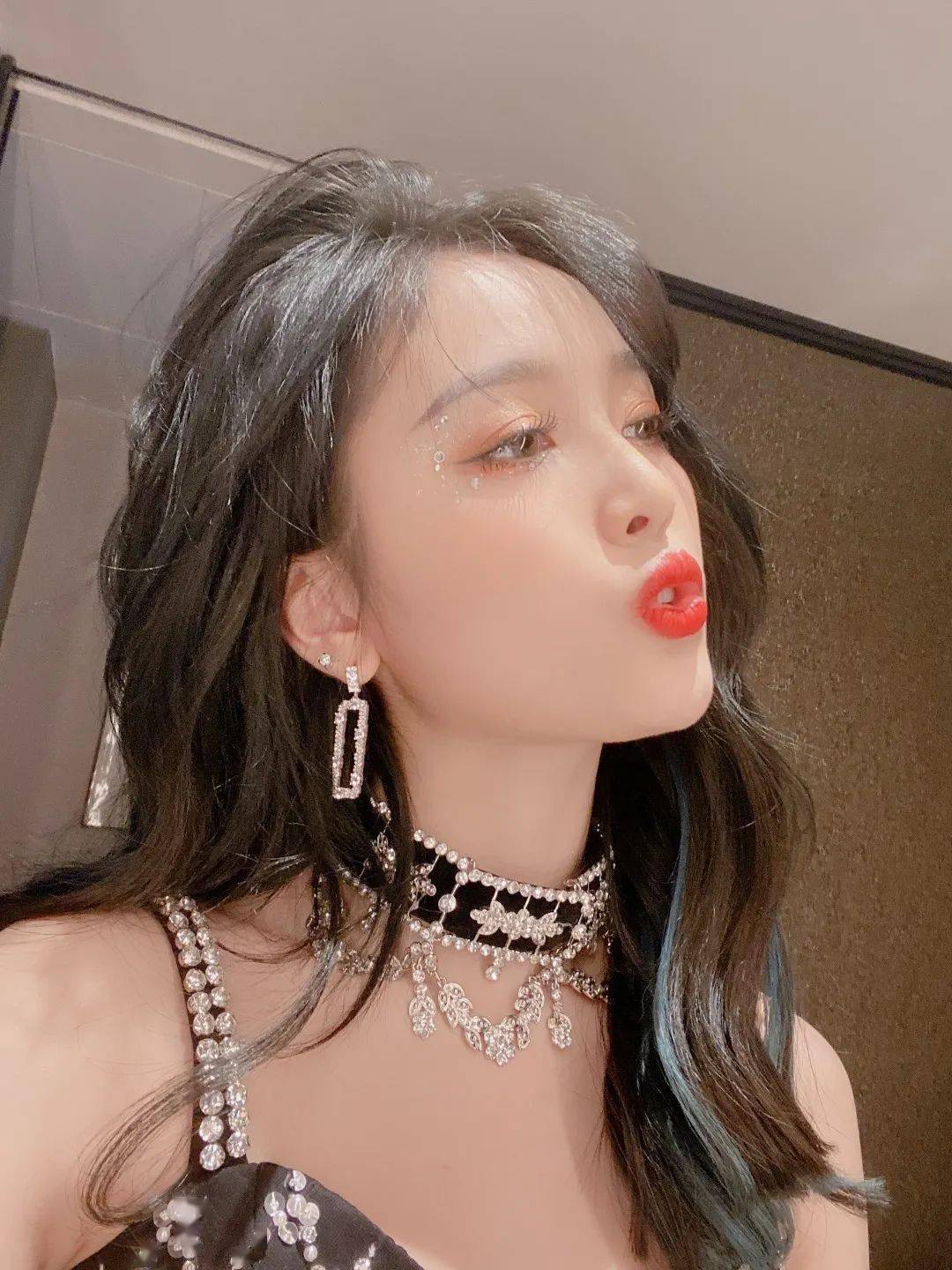 头发|2020王炸发型！令人上头的“挂耳染”来啦！