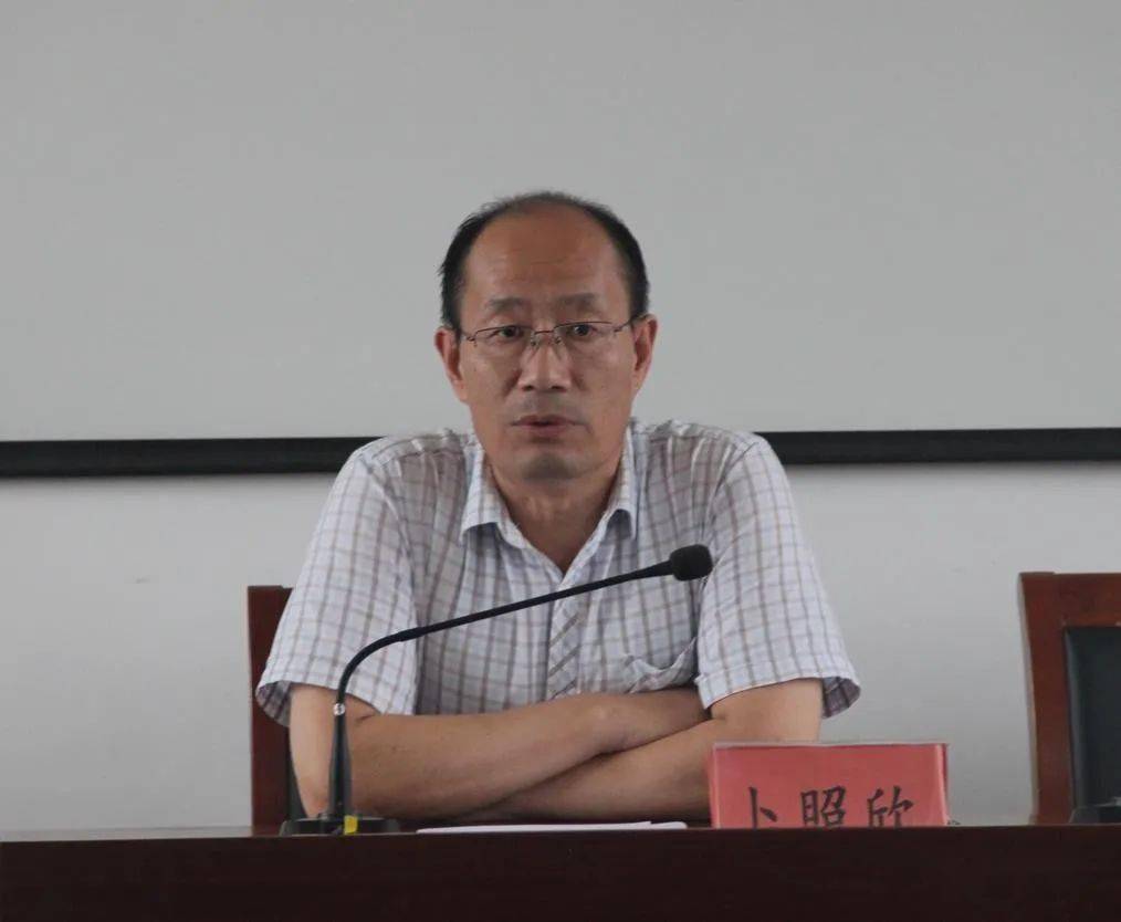 东港区召开"四减四增"工作专题会议