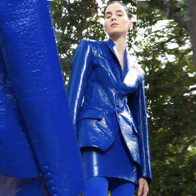 时装|想做不撞衫大赛的冠军，你还缺一件格鲁吉亚的时装