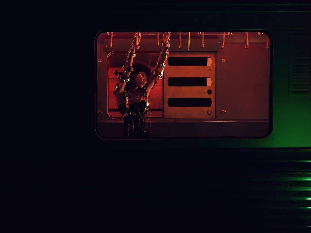 uth|你妆啥 | 我们瞒着王菲拍了她