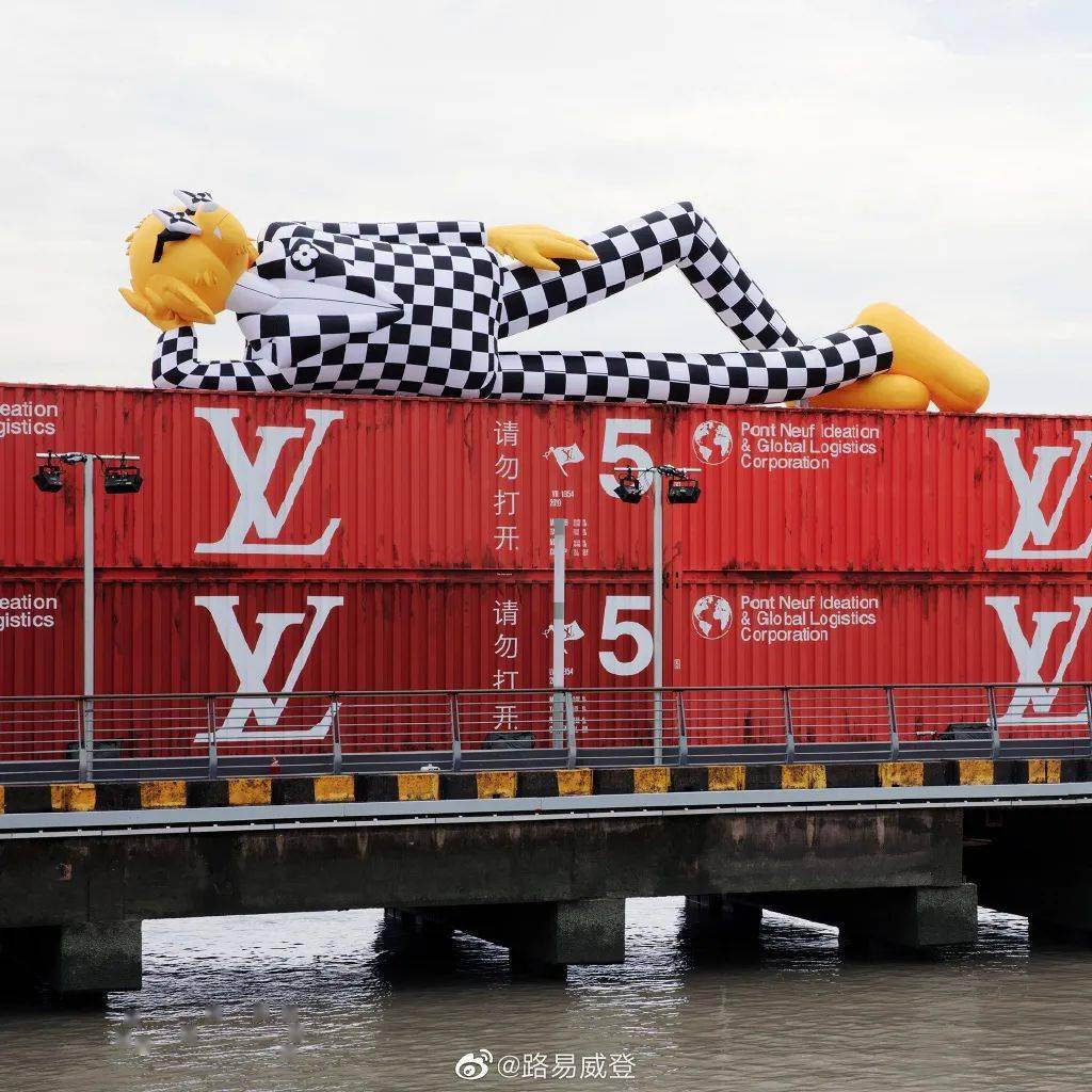 Virgil|声称要把Virgil Abloh告上法庭,即使被质疑抄袭上位,也挡不住“时尚界爆款制造机”的神话?