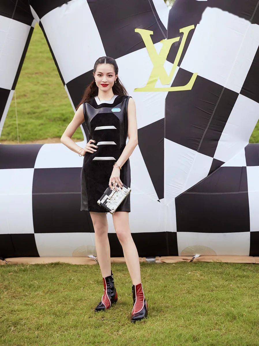 Louis|被Louis Vuitton秀上的吴亦凡感动了,周冬雨改行当店员了?【每周时报】