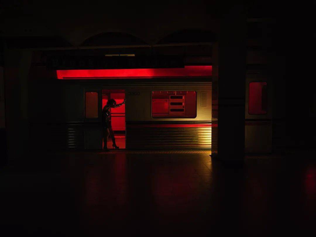 uth|你妆啥 | 我们瞒着王菲拍了她