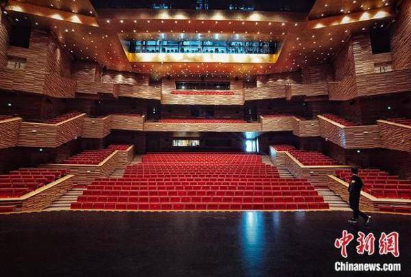 演出|戏剧人这半年：演员转行卖保险 有人复工后大哭