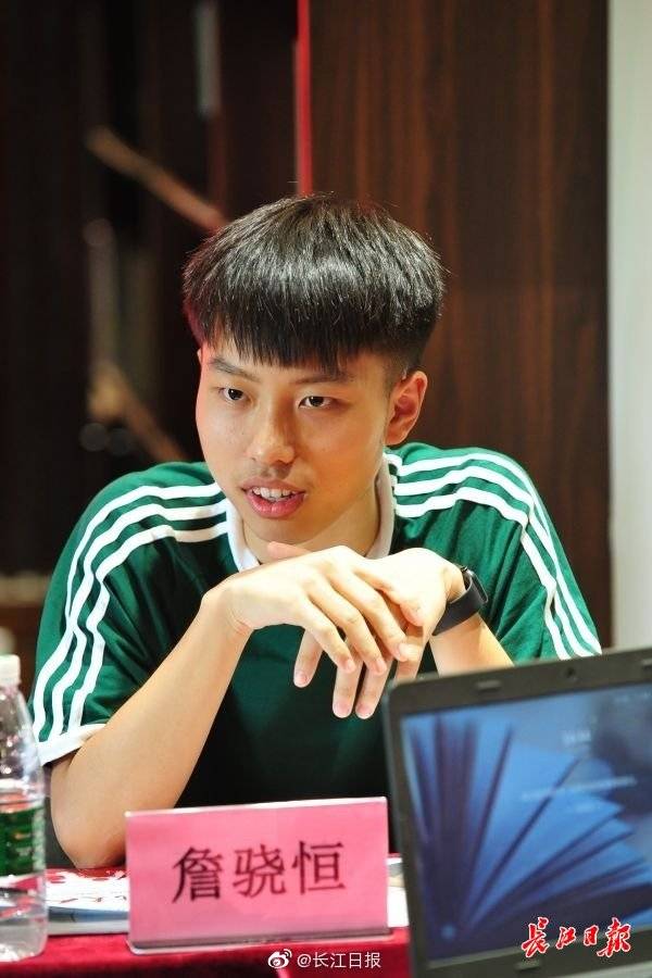 武汉|刚刚，这4位同学在武汉收到了北大今年第一批录取通知书