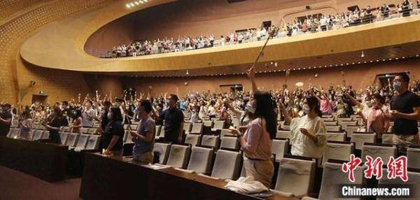 演出|戏剧人这半年：演员转行卖保险 有人复工后大哭