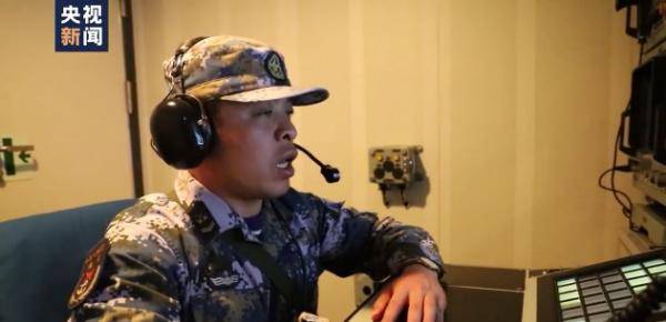 海军某护卫舰支队在黄海海域展开反潜训练