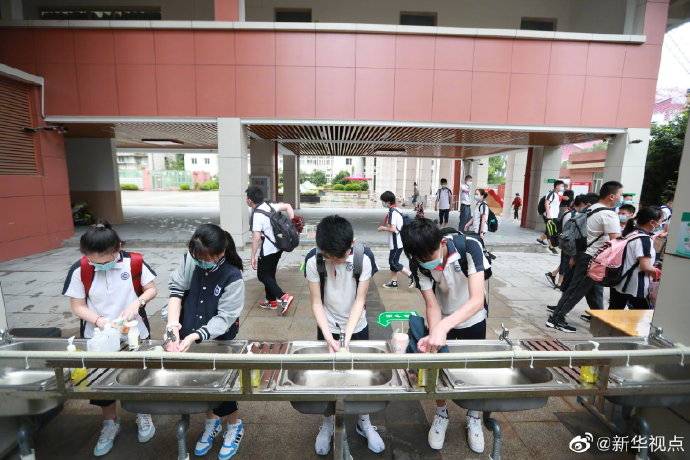 武汉|阔别校园数月，武汉初一初二年级学生返校复学