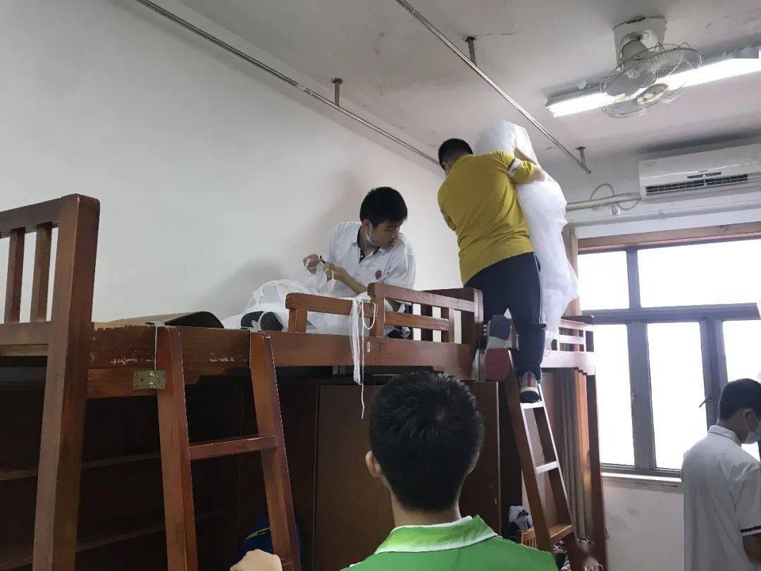 开启新里程 携梦再出发 ——上大附中高一新生报到掠影