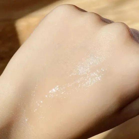 艾派德|爽肤水？柔肤水？精华水？苟命啊，我到底该怎么选？！