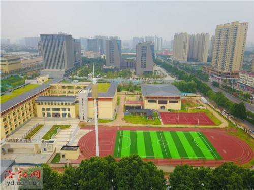 昨日,在洛阳市实验小学凌波校区项目现场,新建教学楼,体育馆,运动场靓