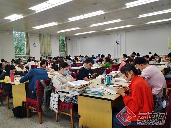 云南省图书馆假期一座难求 读者表示图书馆学习氛围很好 图3