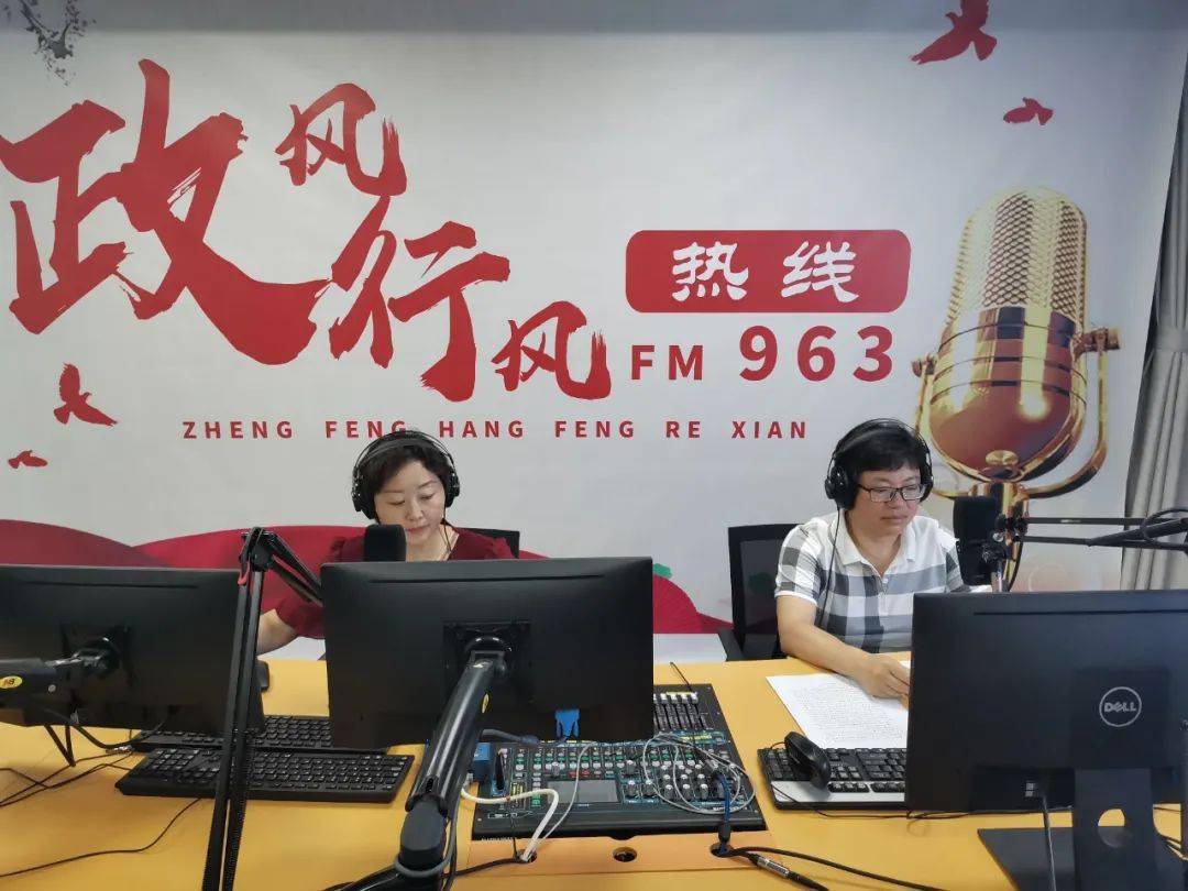 东台市供销总社党委书记主任孟海燕走进fm963直播间