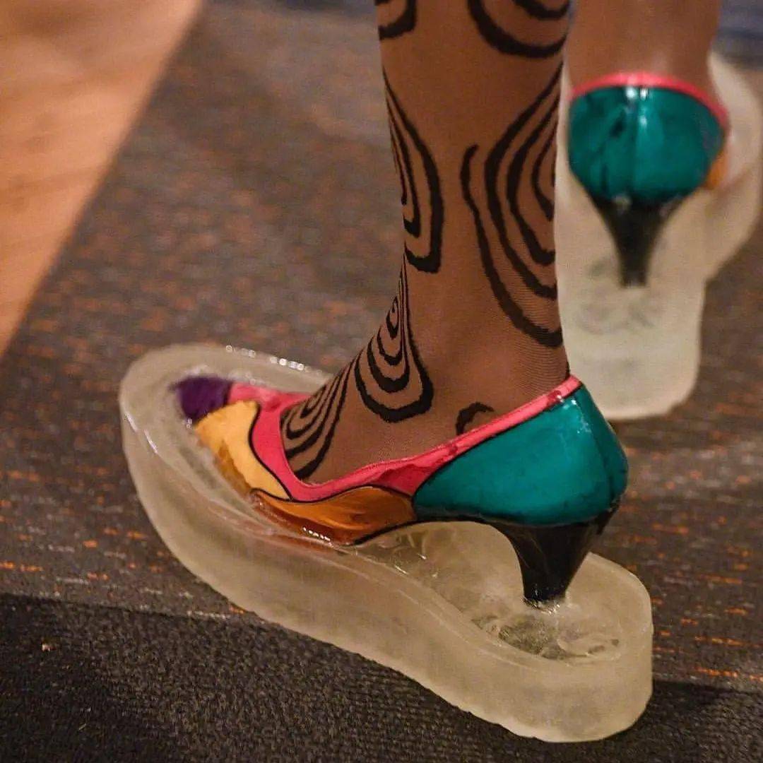 废物|鞋子变花篮，煎蛋做胸衣，他们把“废物”利用玩出了新花样，老改造届设计师了！