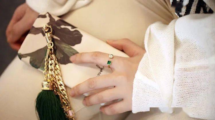 颜色|晒黑了怎么办？想要快速变白,这么戴珠宝就对了!