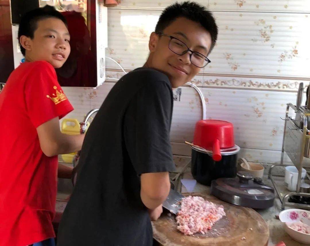 永州|看到成品让人口水直流欧爸的孩子们下厨学做永州血鸭