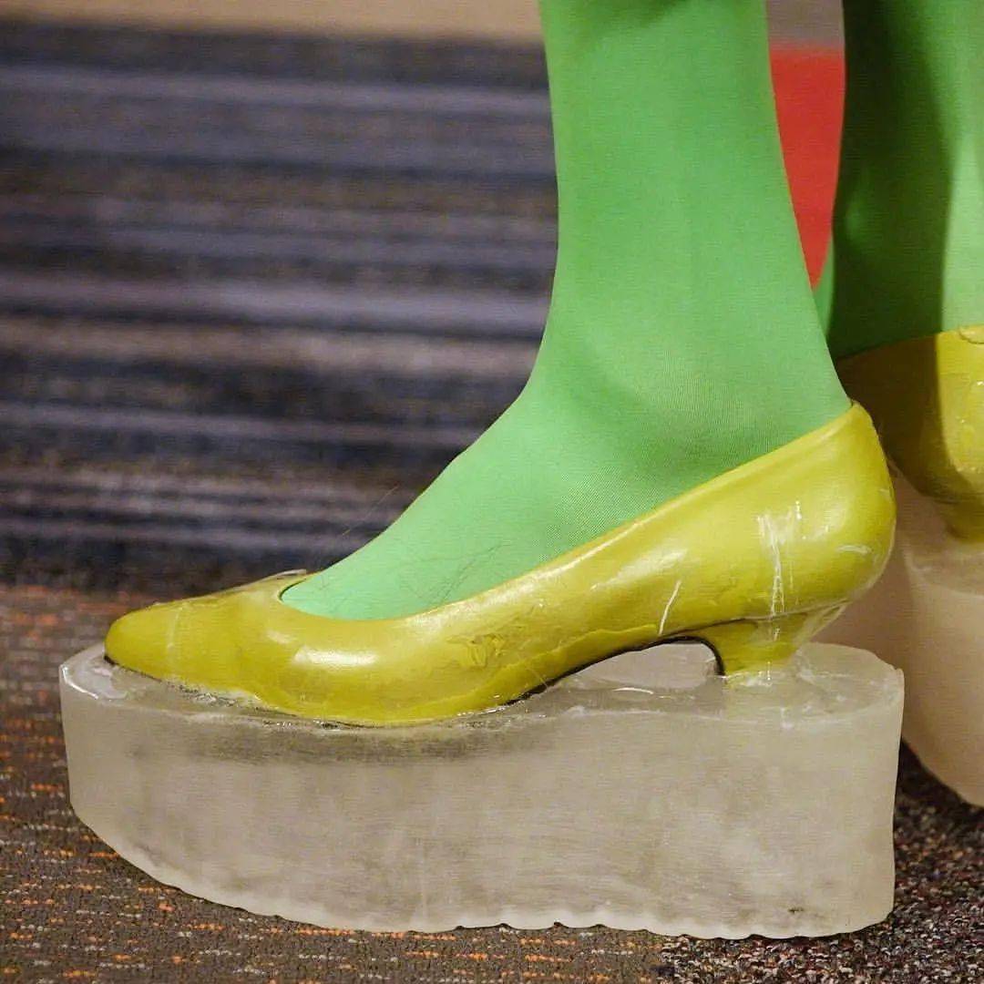 废物|鞋子变花篮，煎蛋做胸衣，他们把“废物”利用玩出了新花样，老改造届设计师了！