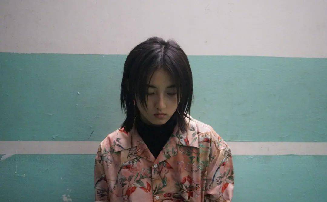 老爹|老爹衬衫递来一个眼神,小周和cc就懂了!