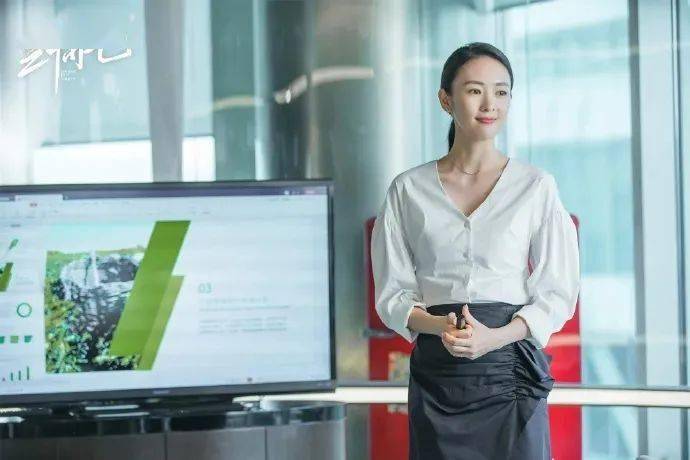 防晒霜|在剧里为了省钱大晒太阳的江疏影，生活中居然坐在车里打伞......