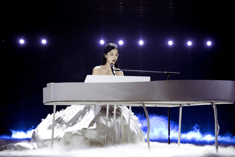 表情|郑爽，你该学学表情管理了！