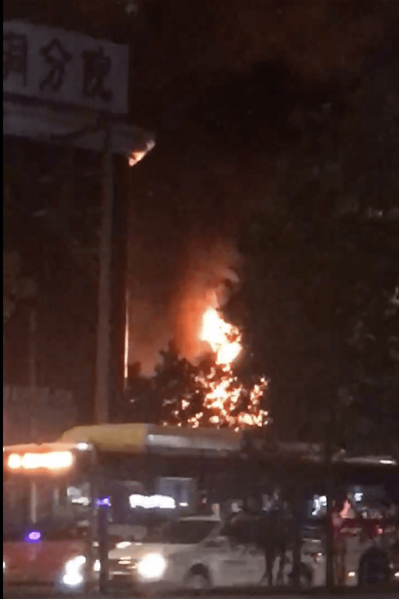 车辆|广州一地深夜起火消防已前往扑救！交警提醒车辆绕道行驶注意避让