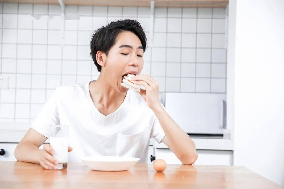 肚子吃饭就胀怎么回事 c694f06bf50c427b83d7296e772c831b.jpeg