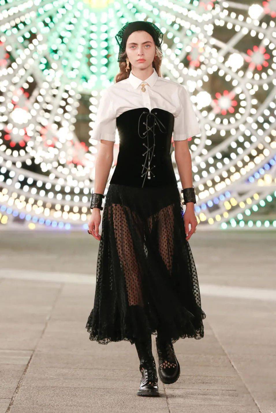 老爹|老爹衬衫递来一个眼神,小周和cc就懂了!