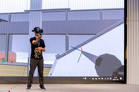 美的|自建直播间、加码自动化制造，52岁的美的要如何变成一家科技公司？