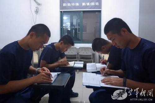 机务|一个月，看机务新兵如何披荆斩棘！