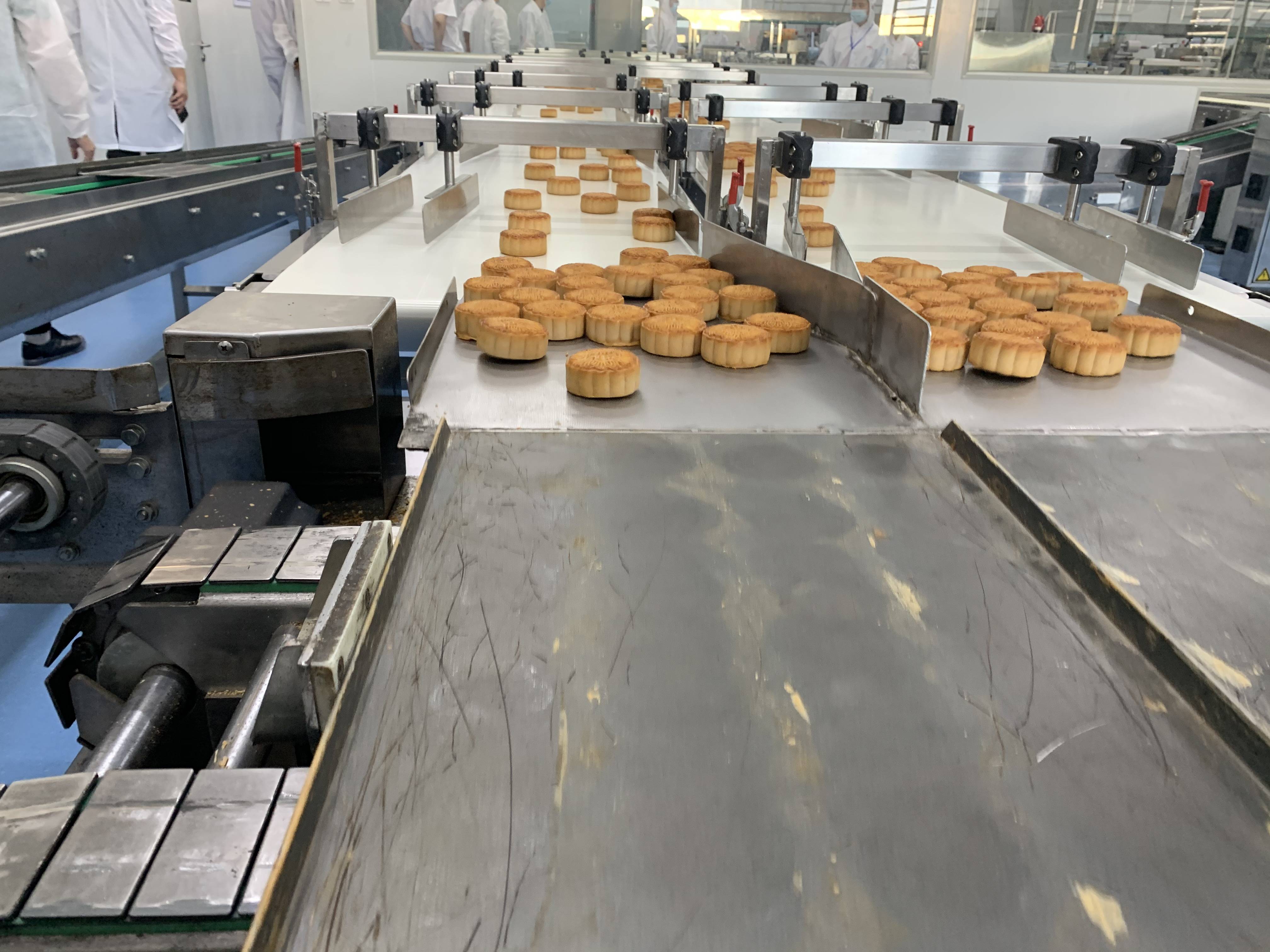 月饼|联名故宫、鱼肉做馅，今年中秋节老字号创意月饼虽迟但到