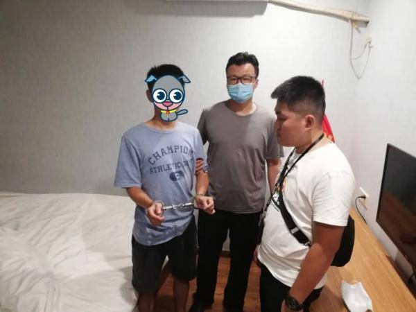 手机|杭州一男子刚到办公室，90后员工突然朝他下跪！真相太可怕