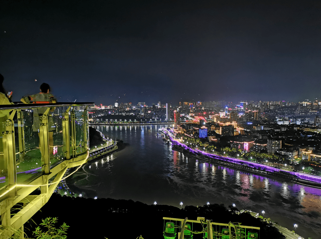 宜宾主城区夜景(宜宾新闻网 陈泓宇摄)  part