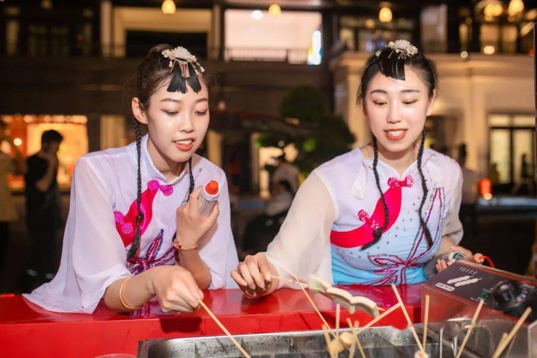 走,逛古风夜市去!_美食