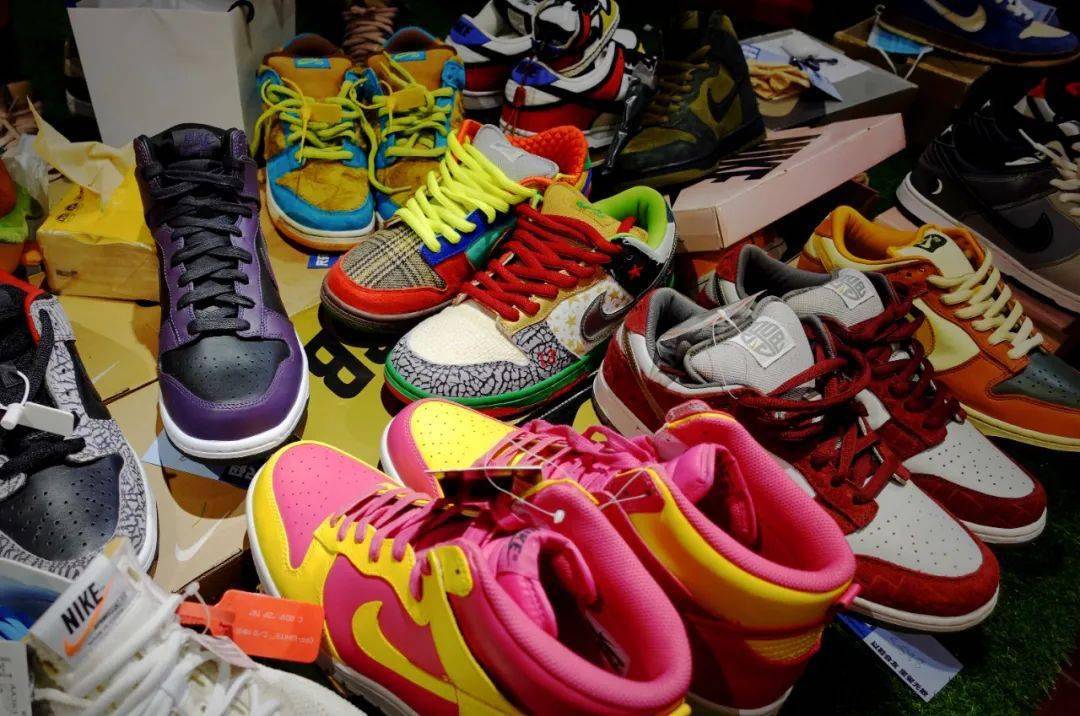 球鞋|客制最好还是放家里，以免被人说成fake丨客制球鞋采访