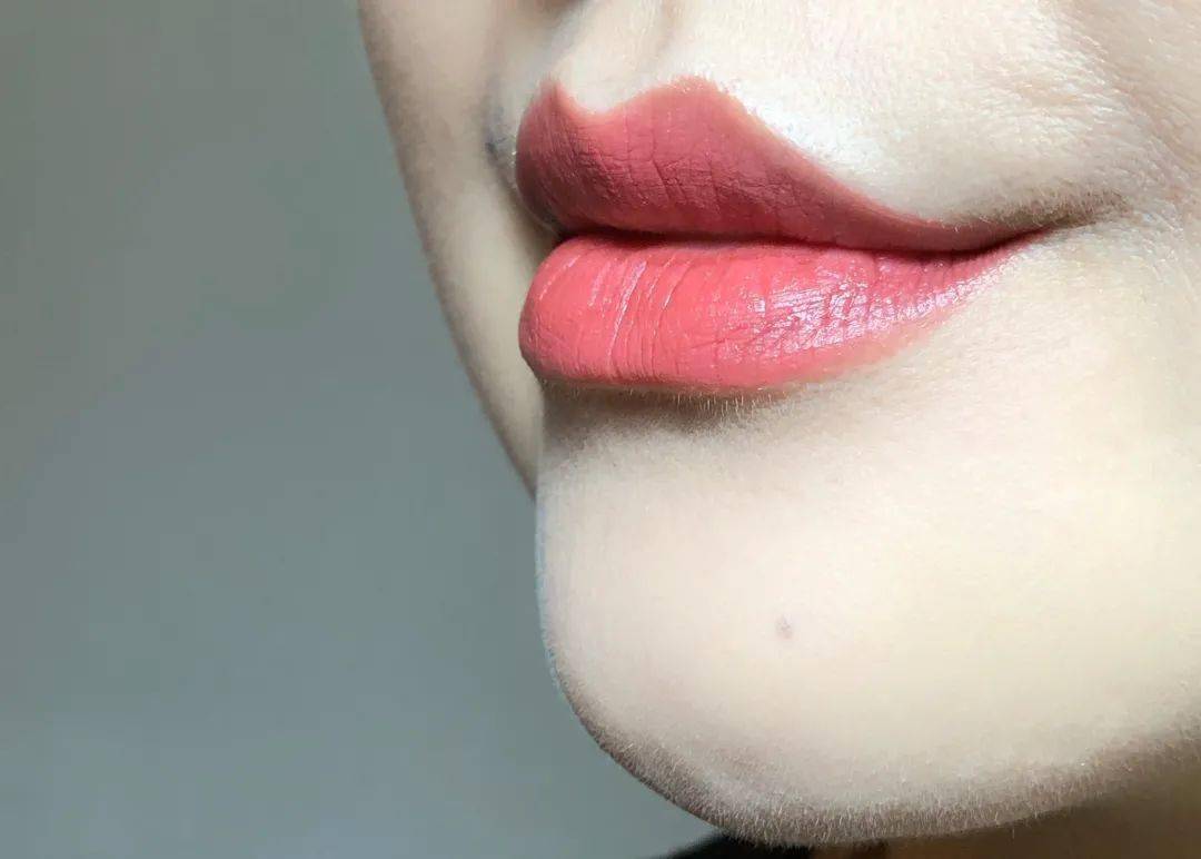 �Ŵ��У�����zhui���õ�ƽ�۲�ױ�ϼ�����˾���������