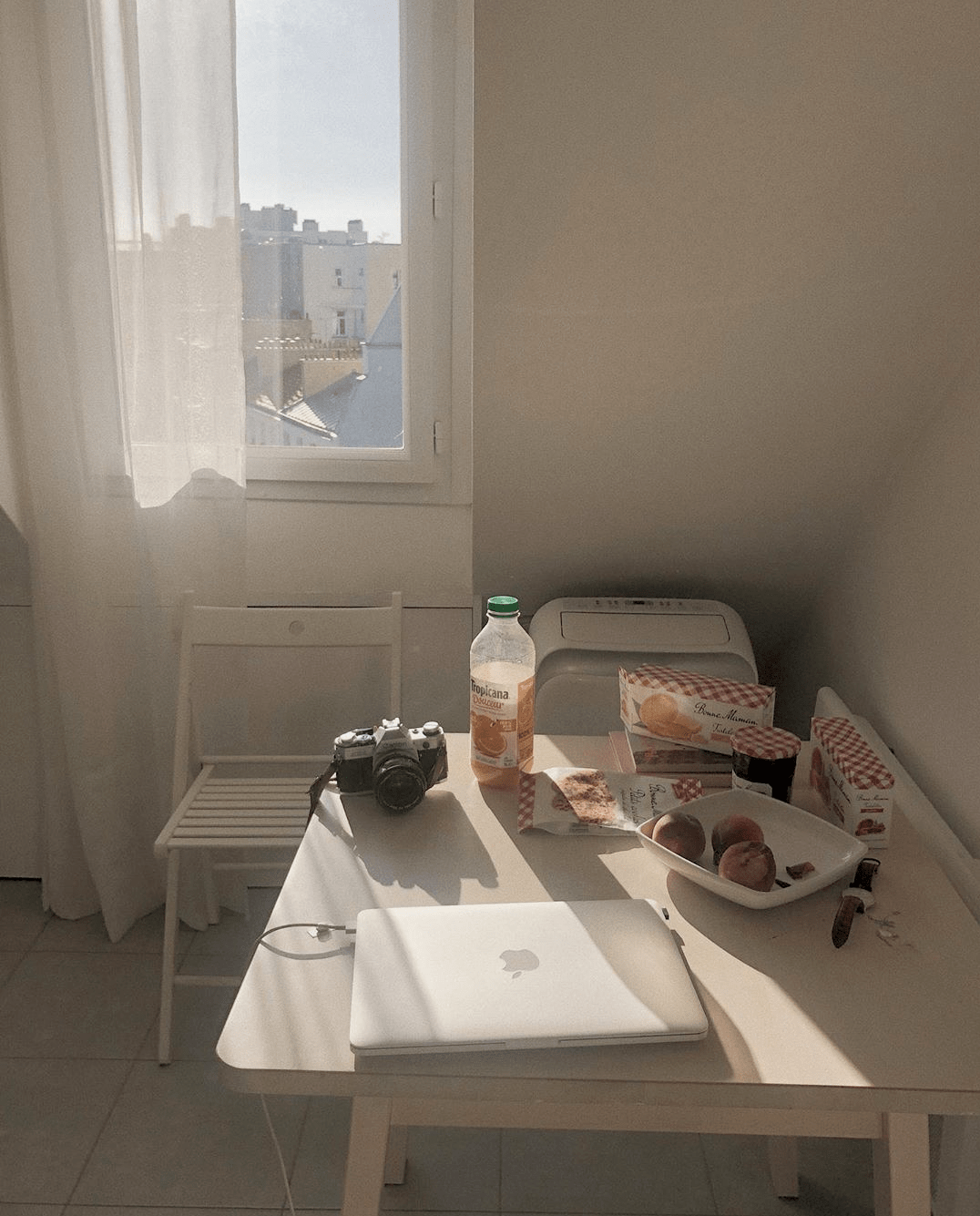 怎么装饰自己的房间女生 3a7c2bdcde724695b8574805a72596bf.png