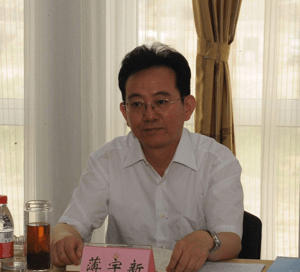 52岁被免去县委书记的他,55岁降级,57岁主动投案