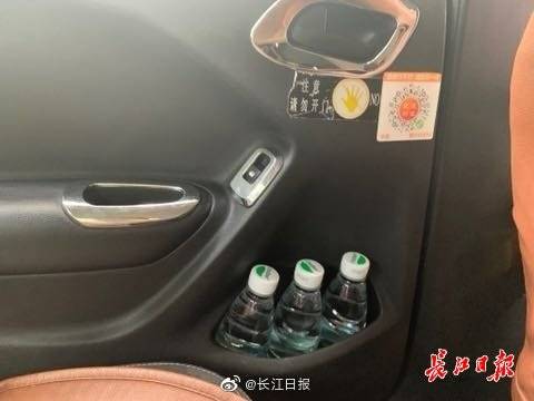 车门|的哥陈万青的“朋友圈”