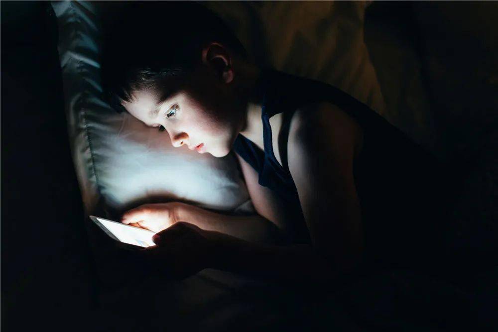 睡前多久不能看电视 136be25934eb4a52afe9270e73e4fb81.jpeg