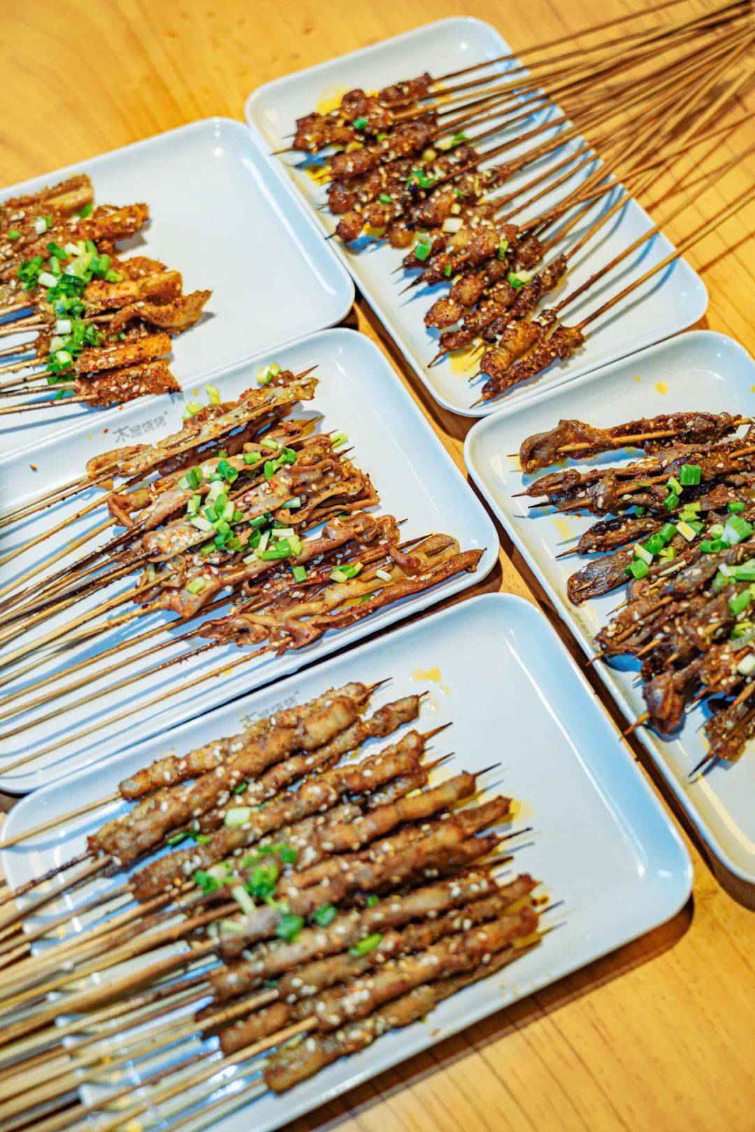 羔羊肉串|烧烤界“扛霸子”木屋烧烤又开新店！5.8折撸串喝酒