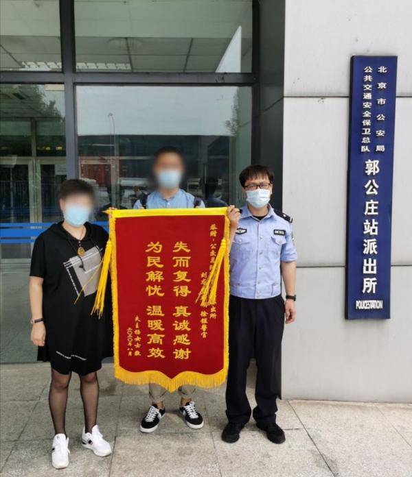 马大哈|地铁马大哈频现这个小伙丢了包差点误大事