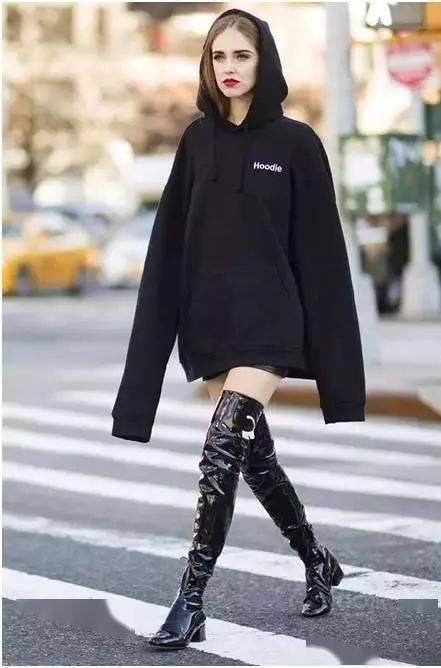 秋天穿的衣服 df06e4e0371e4b52938622b585c8f64a.jpeg