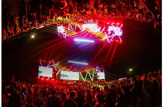 音乐|连续狂嗨4小时 仙女山电音之夜劲爆音浪来袭