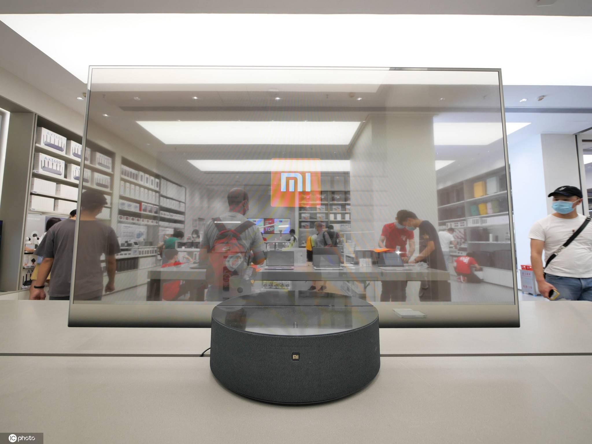 电视|小米发布全球首款量产上市OLED透明电视 极具未来感