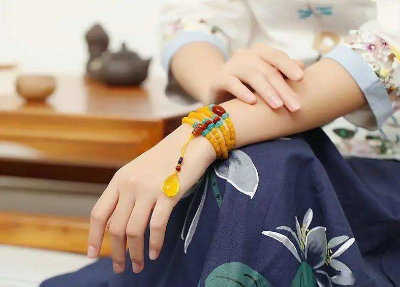 玉石|珠宝玉石佩戴讲究，睡觉是戴着还是取下？戴错了后果很严重！