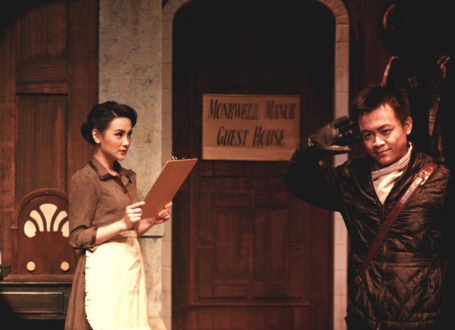 阿加莎|在阿加莎的剧本里成长，上海夫妻用“凶器”道具装饰家