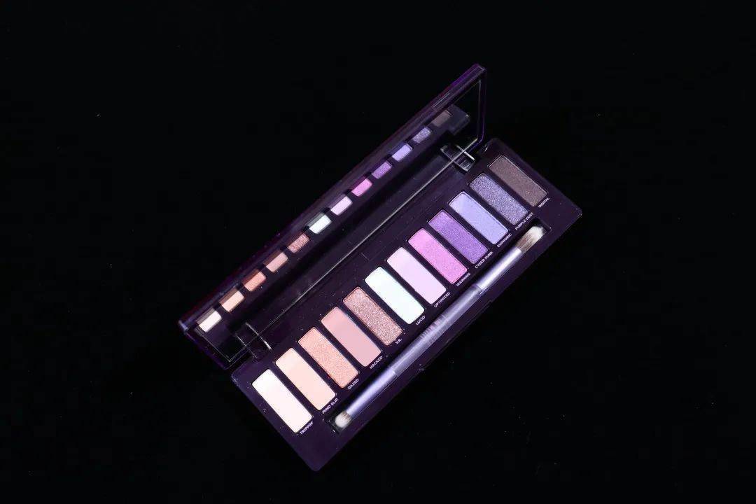 美人|彩妆博主人手一盘的UD眼影，究竟是真好用还是纯跟风？！