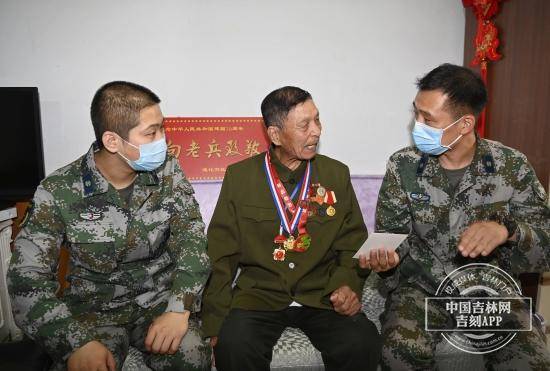 战场|致敬老兵刘德厚：战场上只有一个念头，为了新中国的胜利，向前冲！