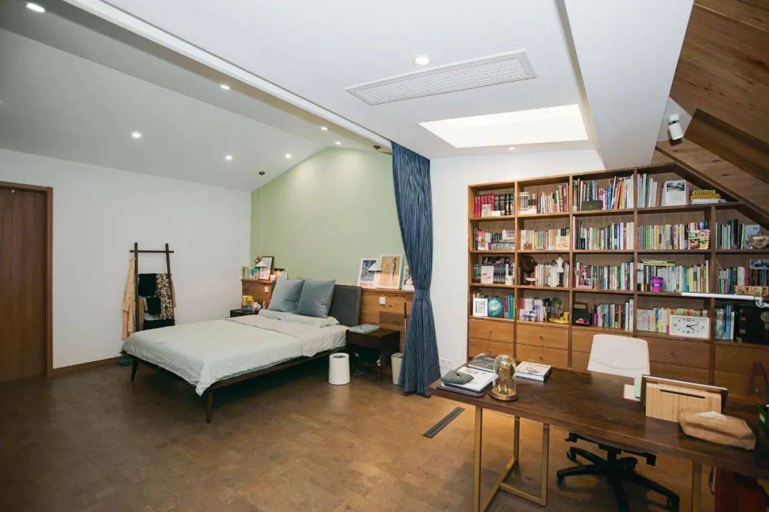 阿加莎|在阿加莎的剧本里成长，上海夫妻用“凶器”道具装饰家